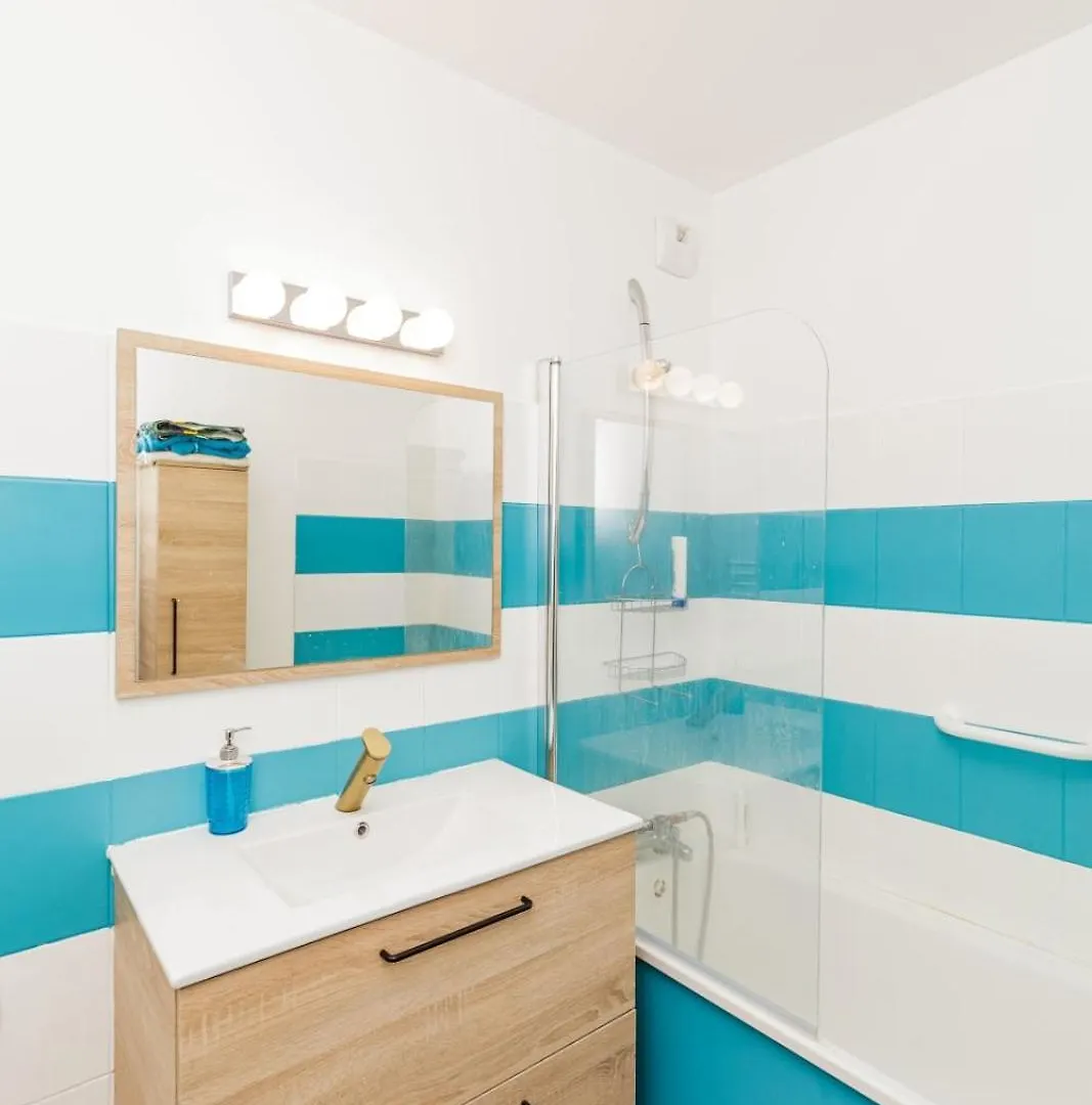 Apartment Near Buttes Chaumont Paris France