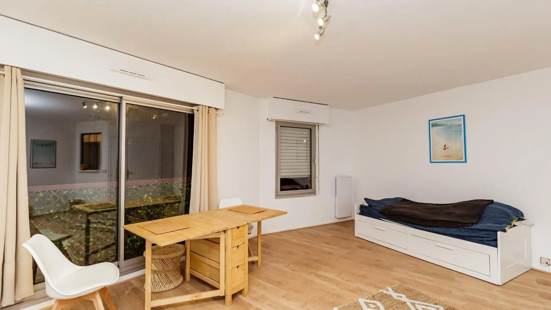 Apartment Near Buttes Chaumont Paris 0*,  France