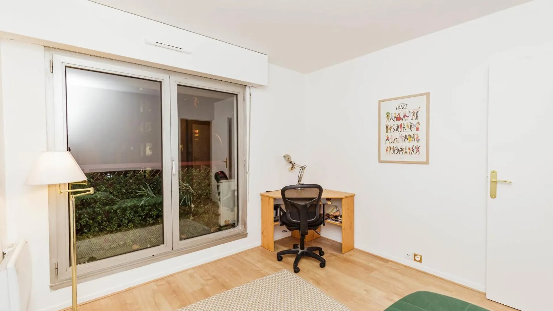 Apartment Near Buttes Chaumont Paris