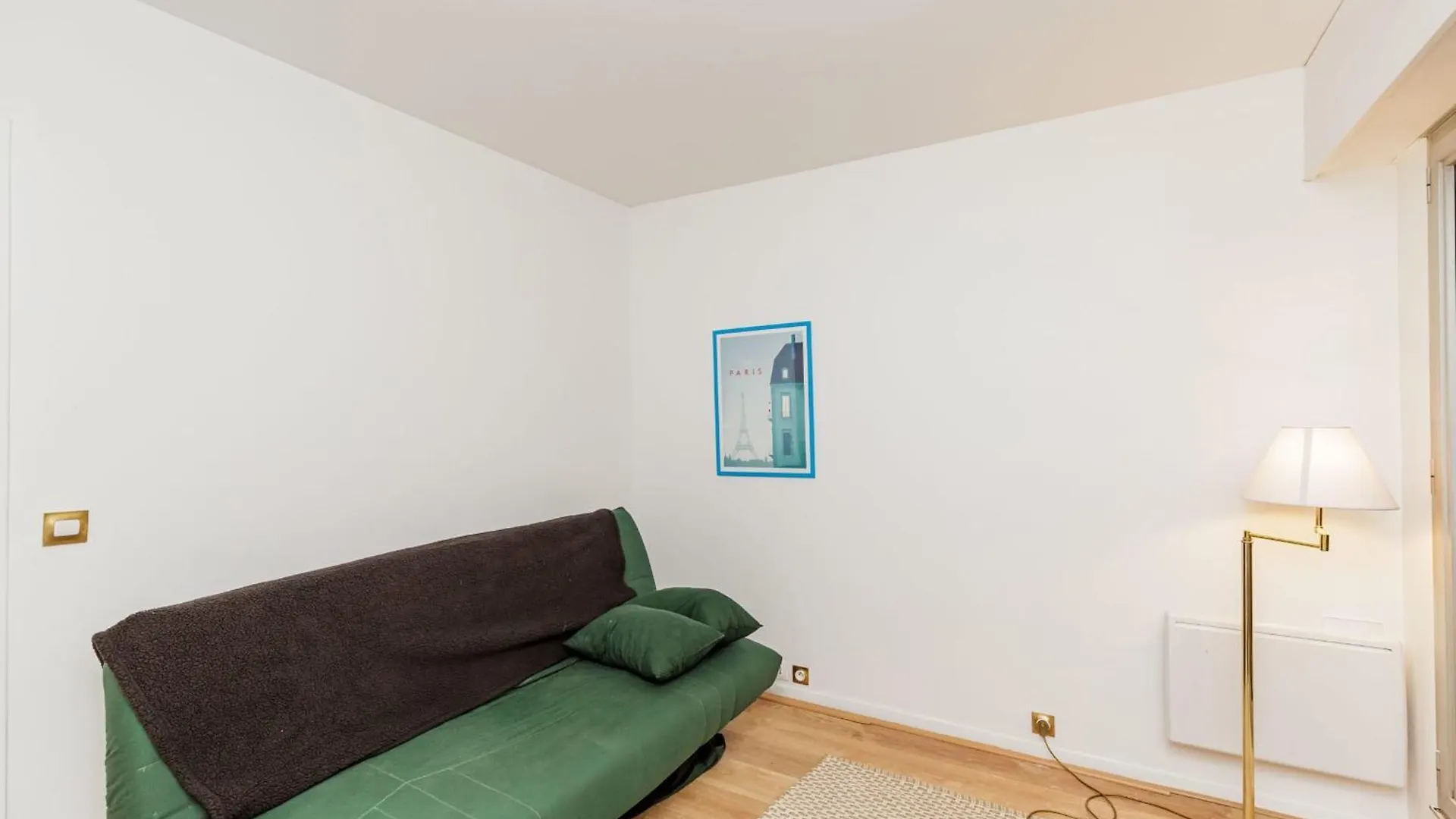 Apartment Near Buttes Chaumont Paris