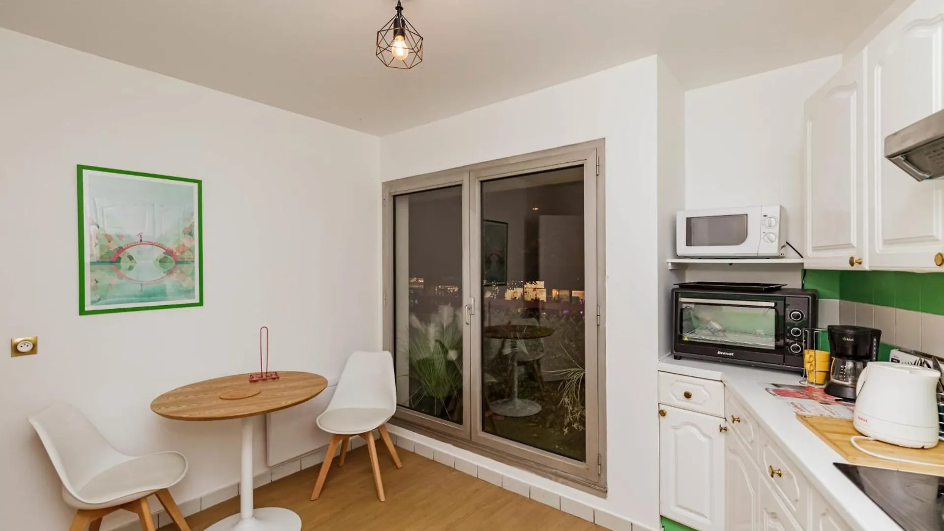 Apartment Near Buttes Chaumont Paris 0*,