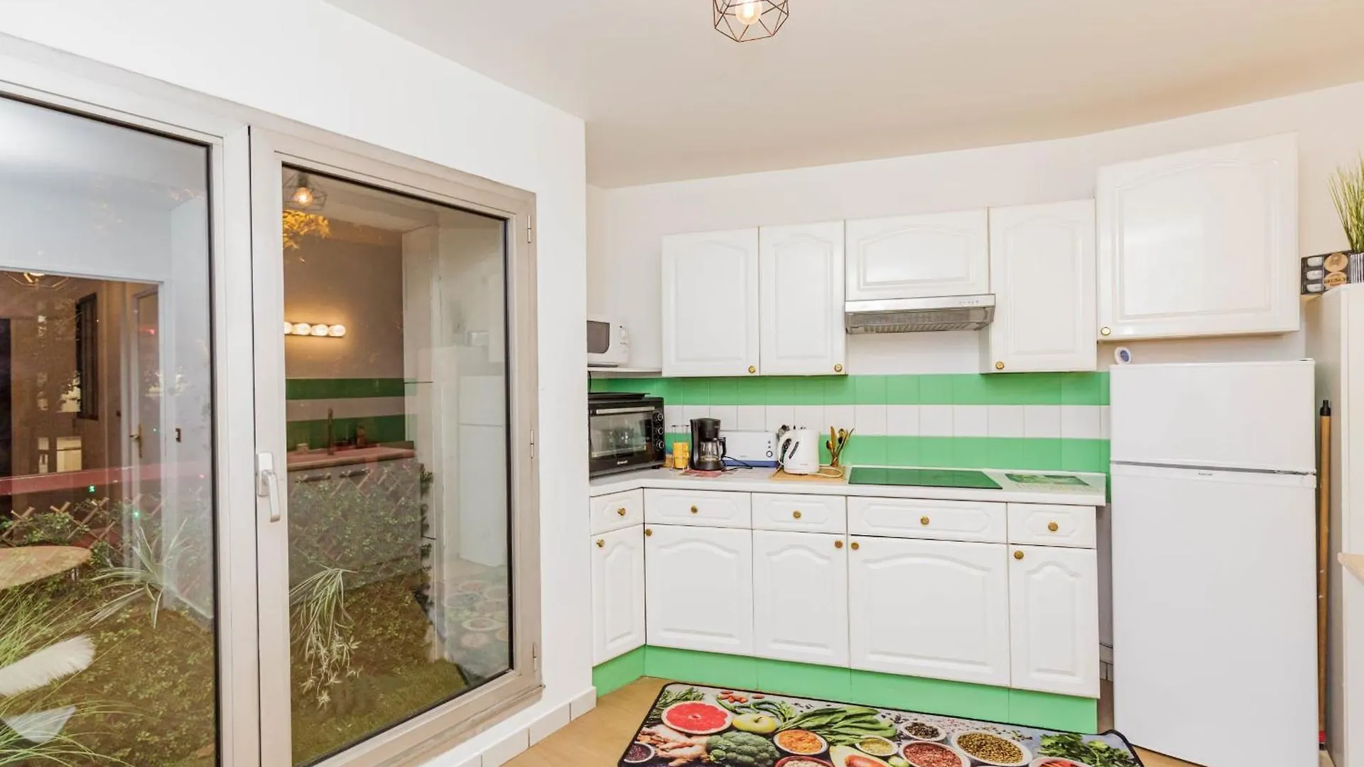 Apartment Near Buttes Chaumont باريس فرنسا