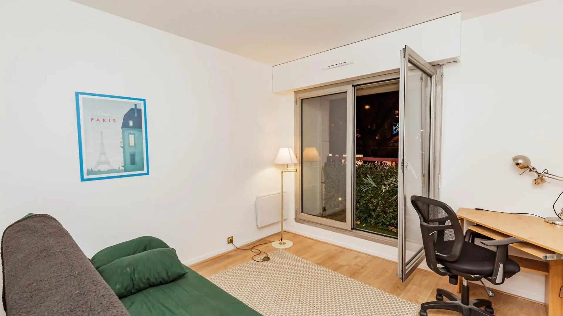 Apartment Near Buttes Chaumont باريس فرنسا
