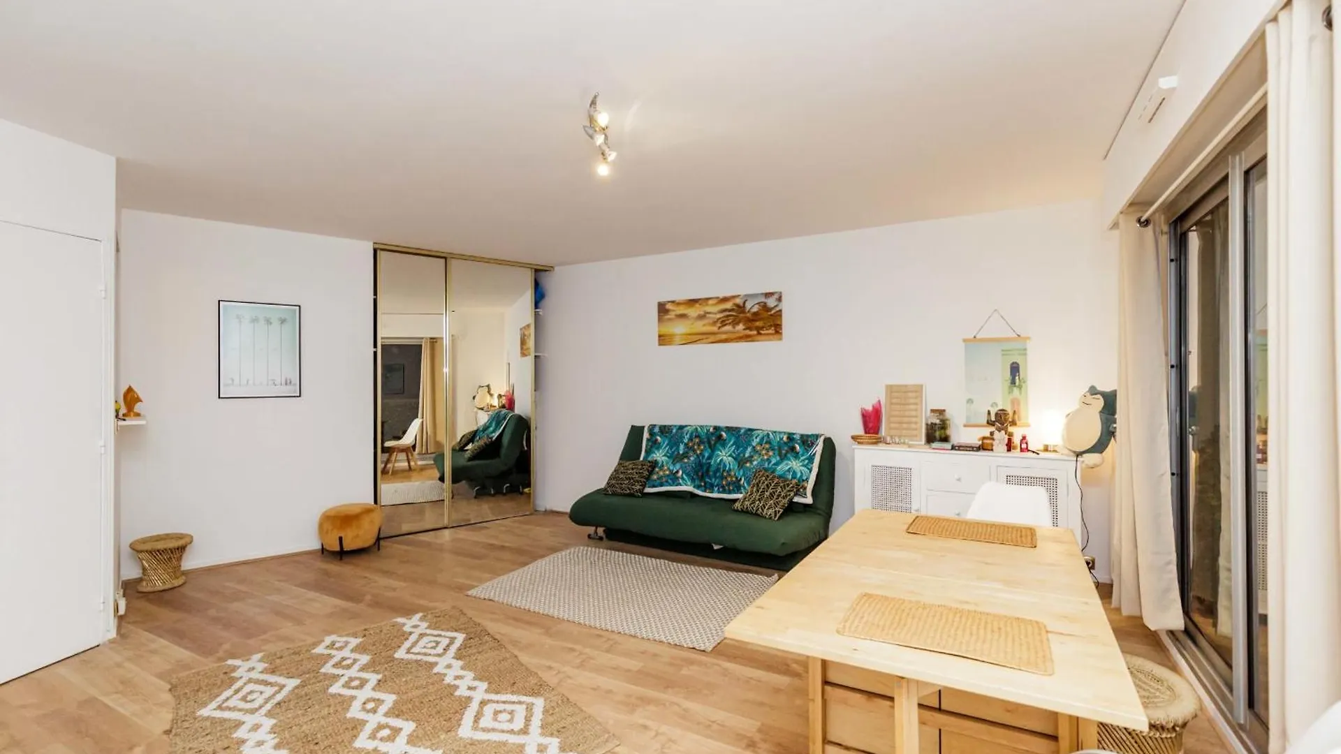Apartment Near Buttes Chaumont باريس